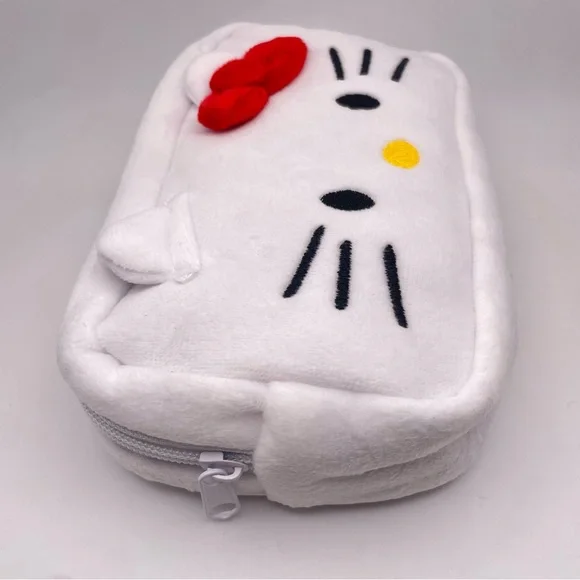 HELLO KITTY 💘| Plush Makeup Bag | Classic White (Brand New!) ✨ - Picture 2 of 8